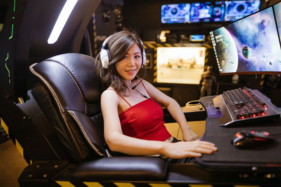 Gaming Computer with gree water-cooled system